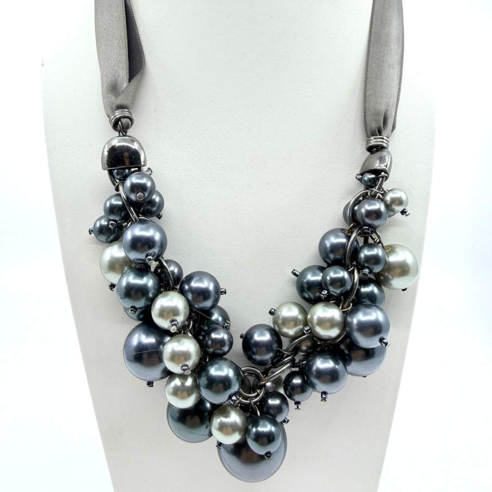 Vintage Y2K Chunky Faux Pearl Cluster Statement Necklace Grey Ribbon Gunmetal